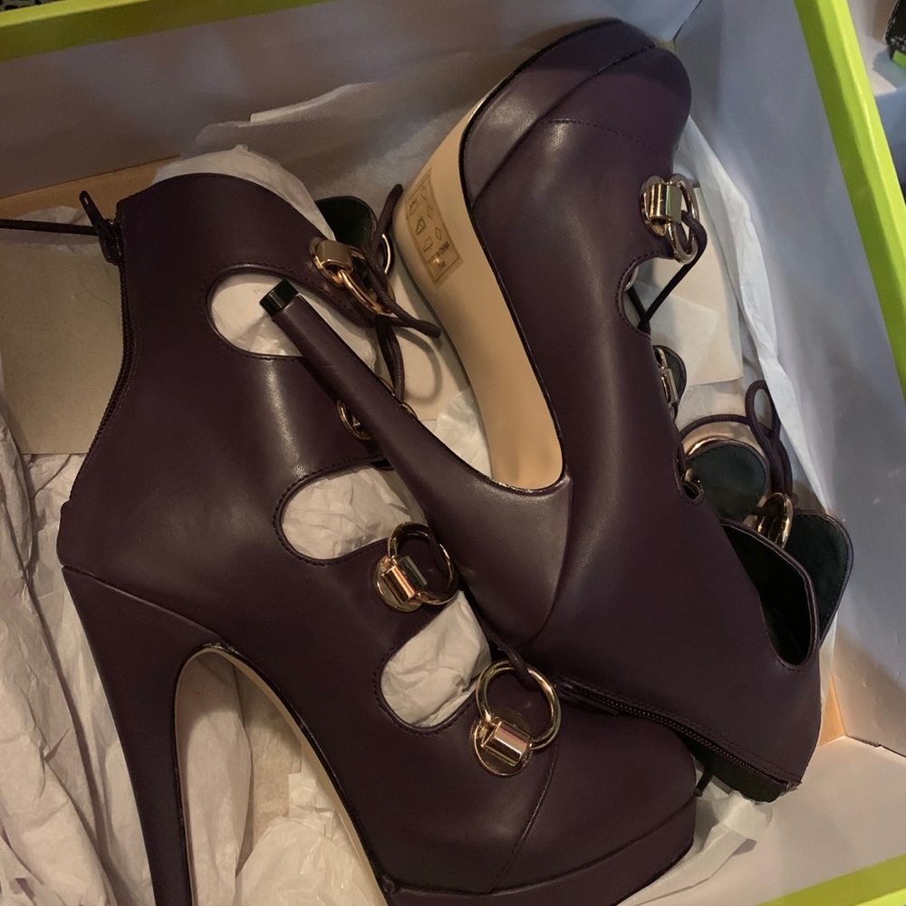 Heels - Picture 2 of 2
